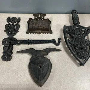 Vintage Cast Iron Items (T4)