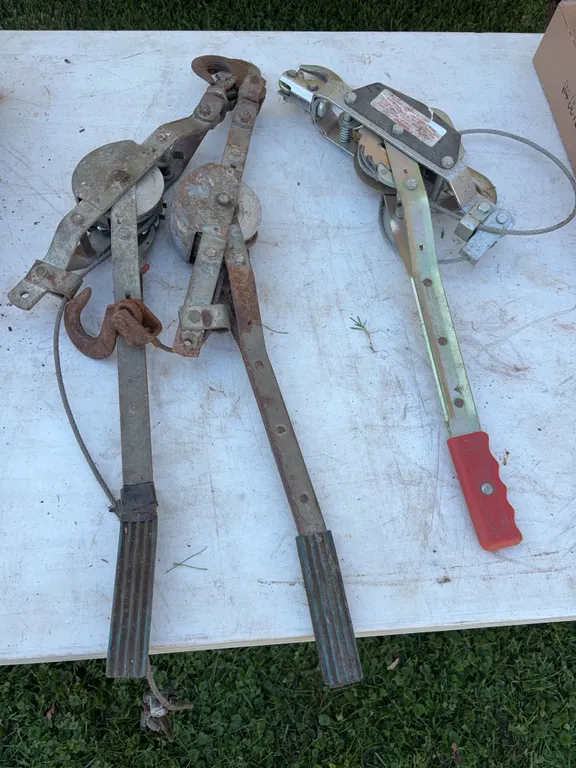 3 Hand Cable Pullers with Hooks
