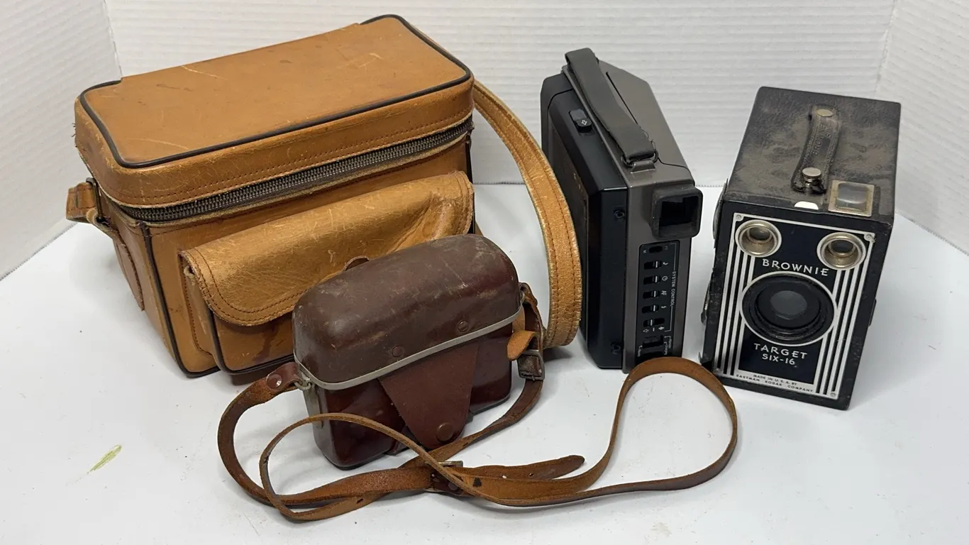 Camera Lot: Brownie, Polaroid, Zeiss Ikon, Cases