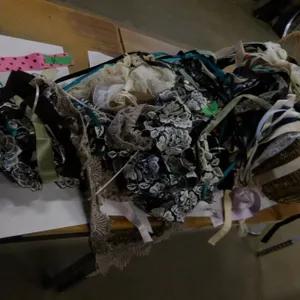 UNCLAIMED STORAGE:  WICKER BASKET C/W ASSORTED RIBBON