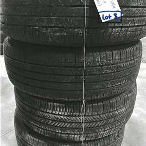 (4) 235/65R17 Kumho 1044 Tires