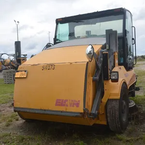 2010 ELGIN Pelican Sweeper