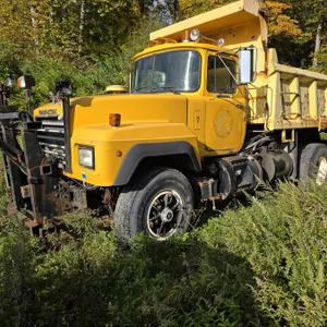 (#4) 1992 Mack RD690S Dump Truck w/ Plow & Wing