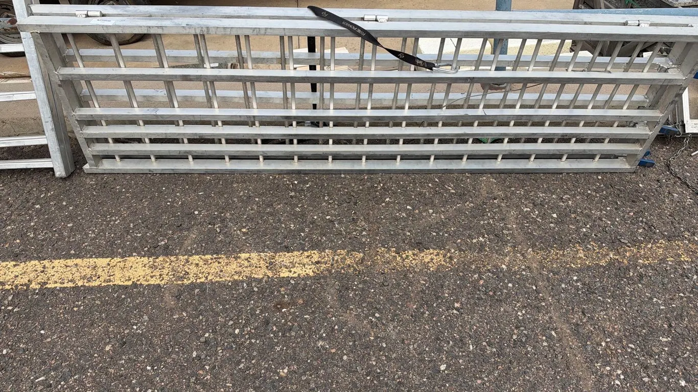 2 PIECE FOLD OUT RAMP