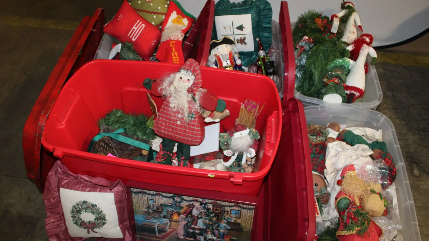 Christmas Décor & Figurines