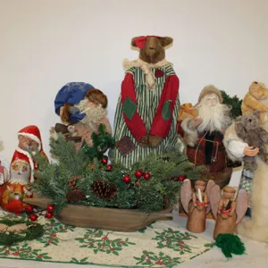 Christmas Santas & Décor