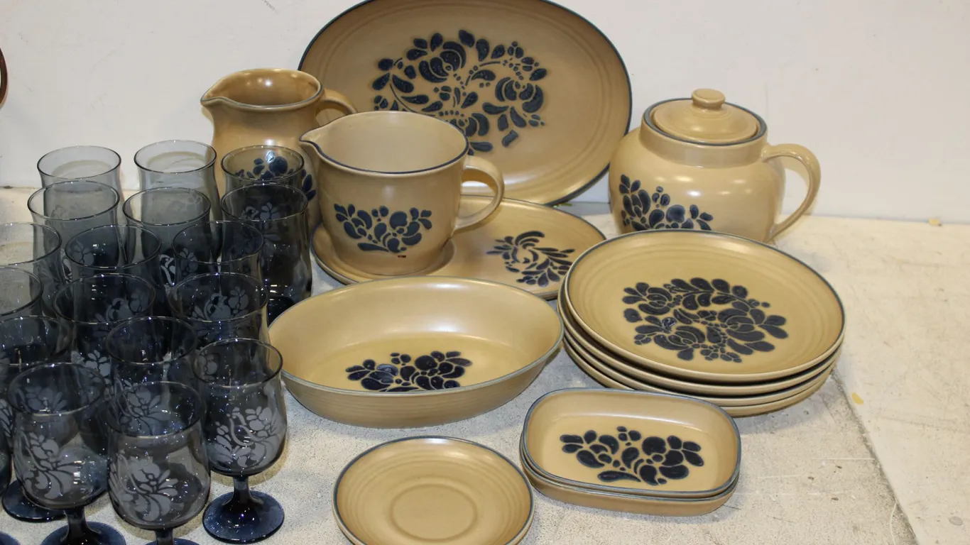 Pfaltzgraff Dinnerware & Glasses
