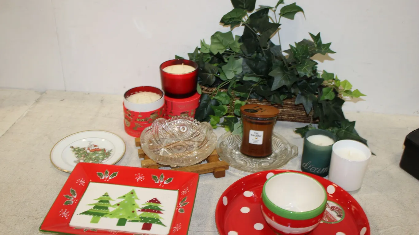 Christmas Décor & Candles