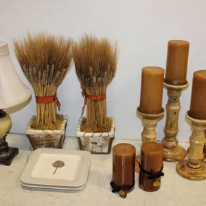 Farmhouse Décor & Candles