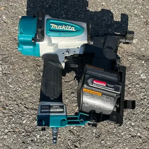 UNUSED MAKITA 1-3/4" ROOFING COIL NAILER