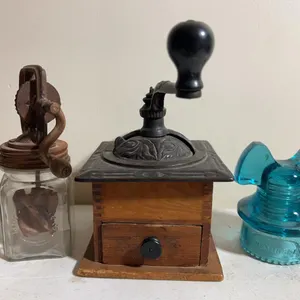 Antique Coffee grinder, insulator & butter churn w/ broken glass