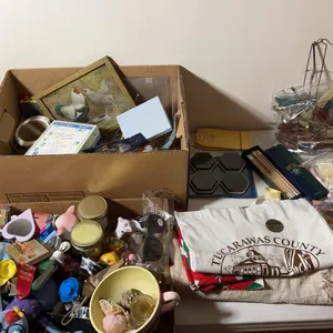 Box of arts/crafts & misc. including Behrings art cleaning system, furniture sliders, cards, easels & more