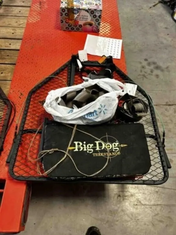 Big DogTree stand w/ harness, and straps
