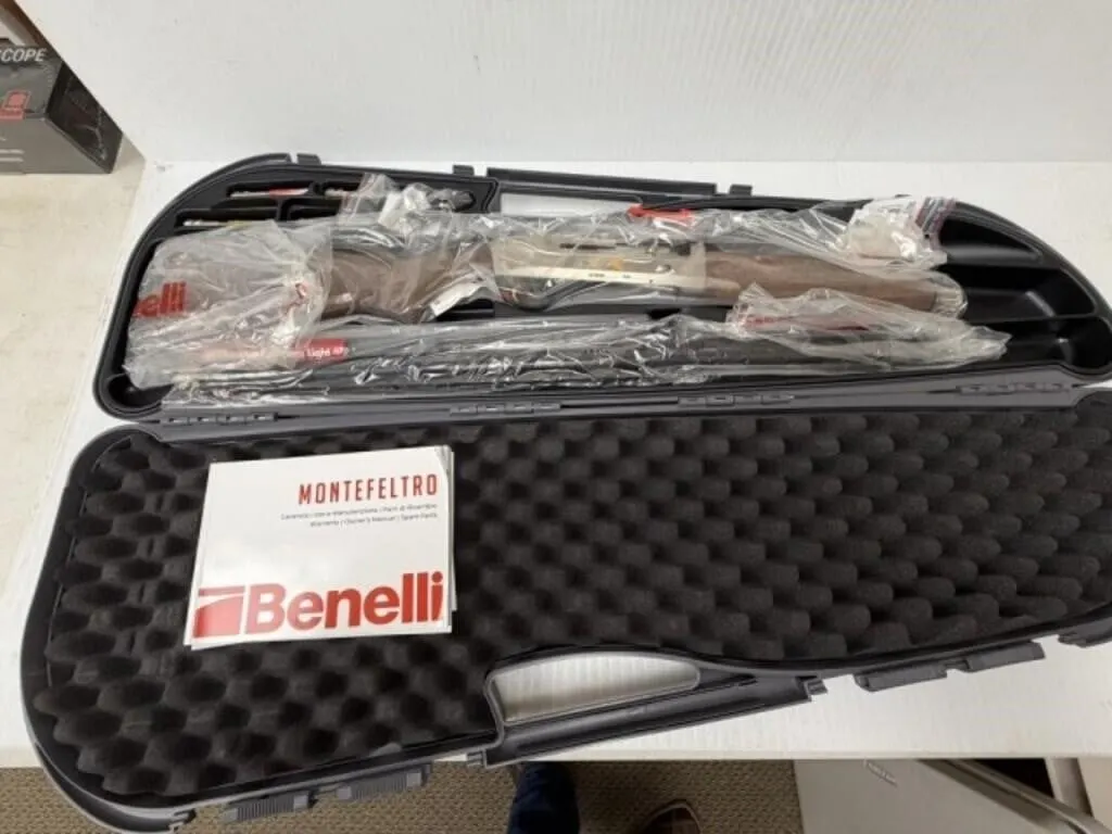 12g Benelli Shotgun