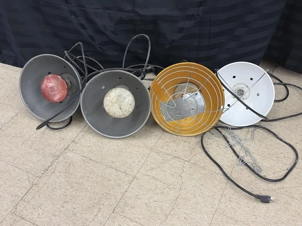 2 Heat Lamps