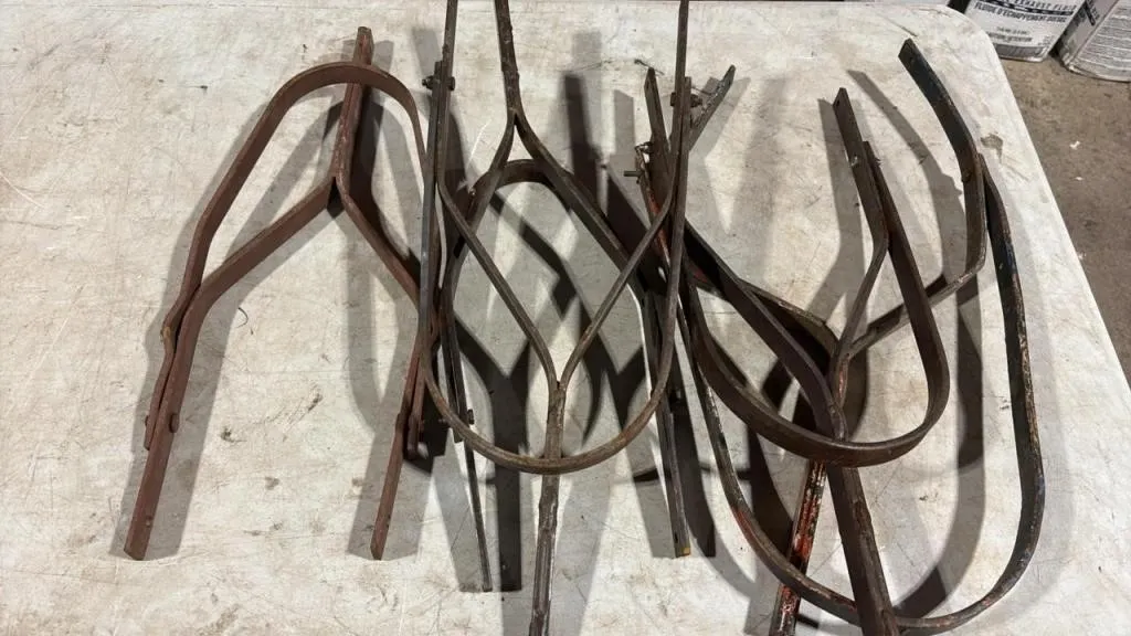 5 Metal Gate Closers.
