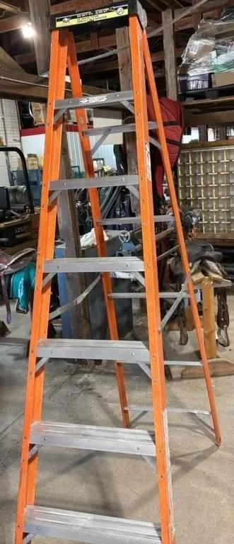 Eagle Fibre Glass 8Ft Ladder, Broken Feet.