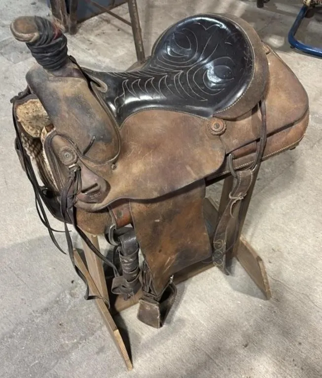 EAMOR #280, 15” Roping Saddle.
