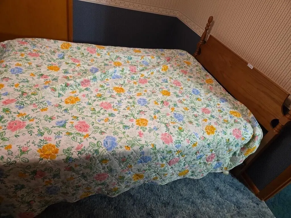 Queen Size Bed 58"x80" w/Oak Headboard