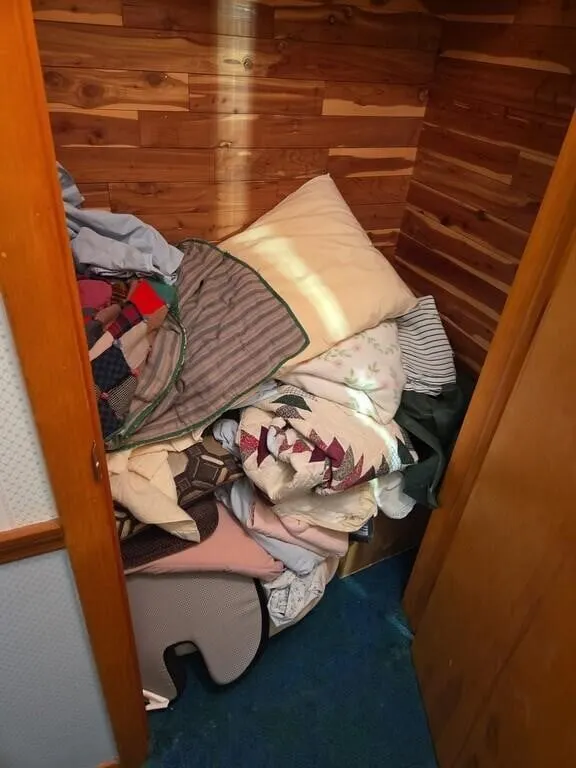 Blankets, Pillowcases, Linens