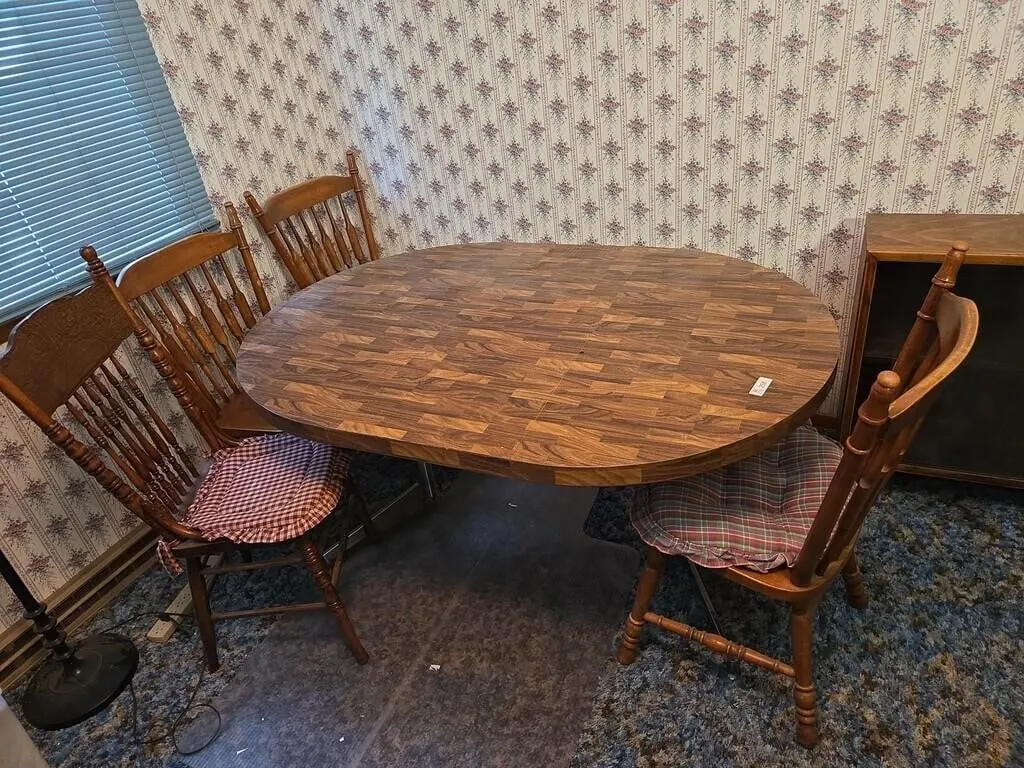 Dinette Table 42"x60" and 4 Chairs