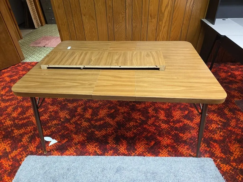 Kitchen Table 48"x42"x30"H and 2-11.5" extensi