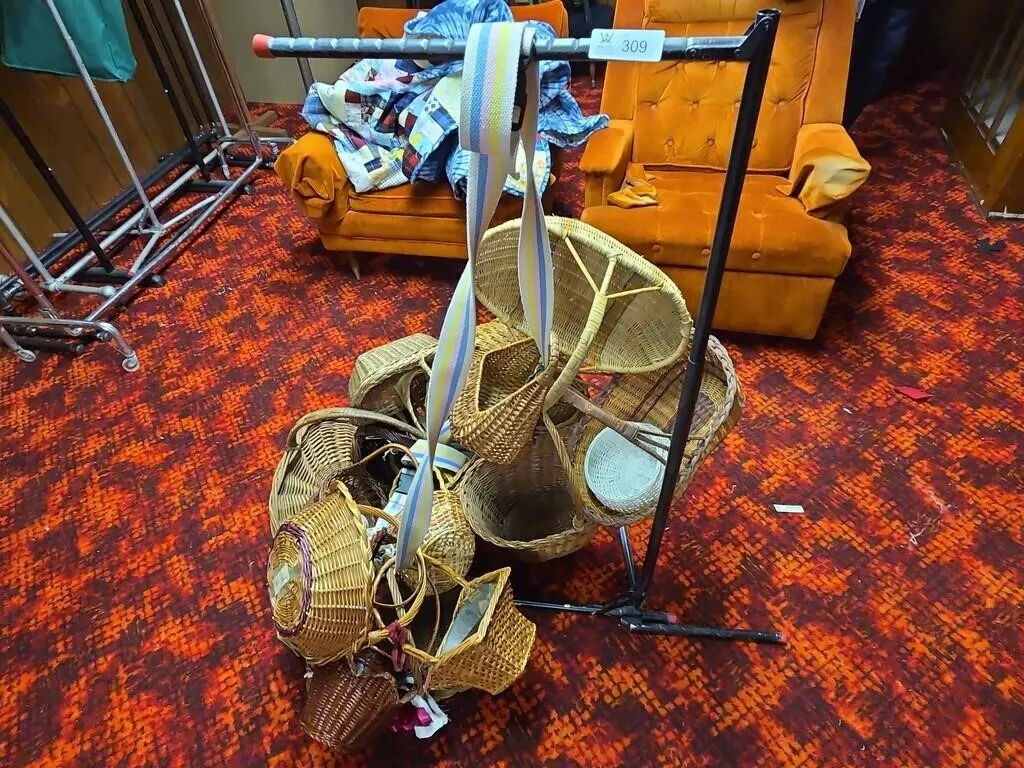 Stand w/Baskets
