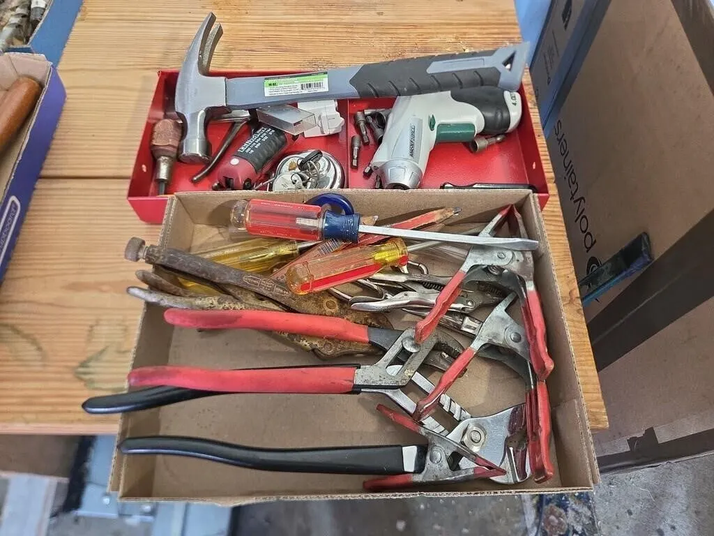 Tools; Pliers, Hammer, misc