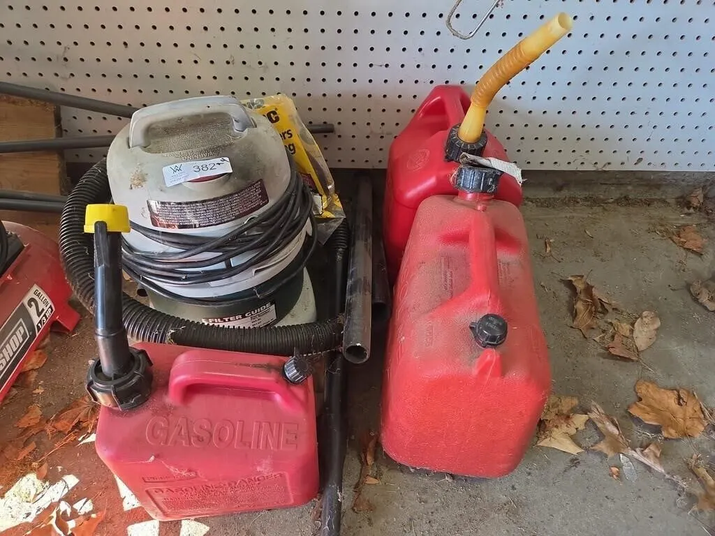 3 Gas Cans and Small Shop Vac
