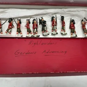 Toy Soldiers Highlanders Gordons Advancing Set