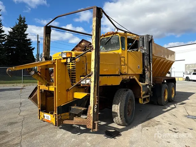 1996 Oshkosh P-2546-SP 6x4 Snow Plow Truck