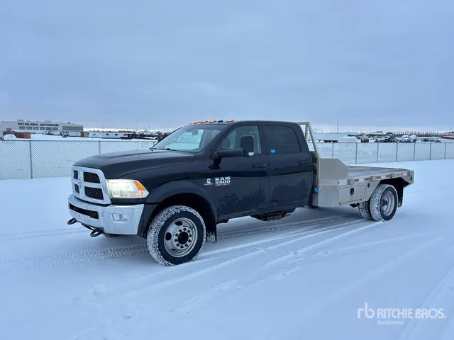 2016 Ram 5500 4x4 Crew Cab Flatbed Truck