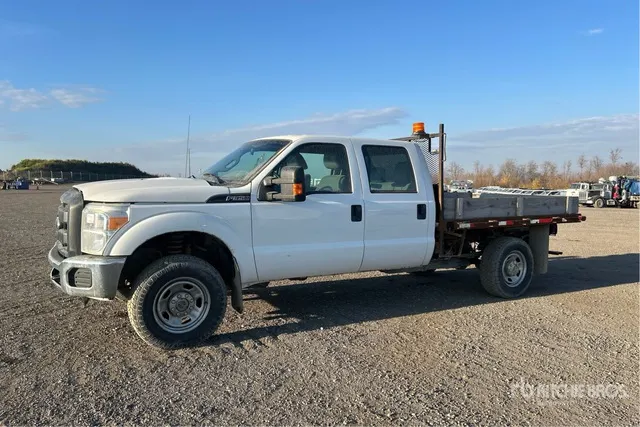 2012 Ford F-350 4x4 Crew Cab Flatbed Truck
