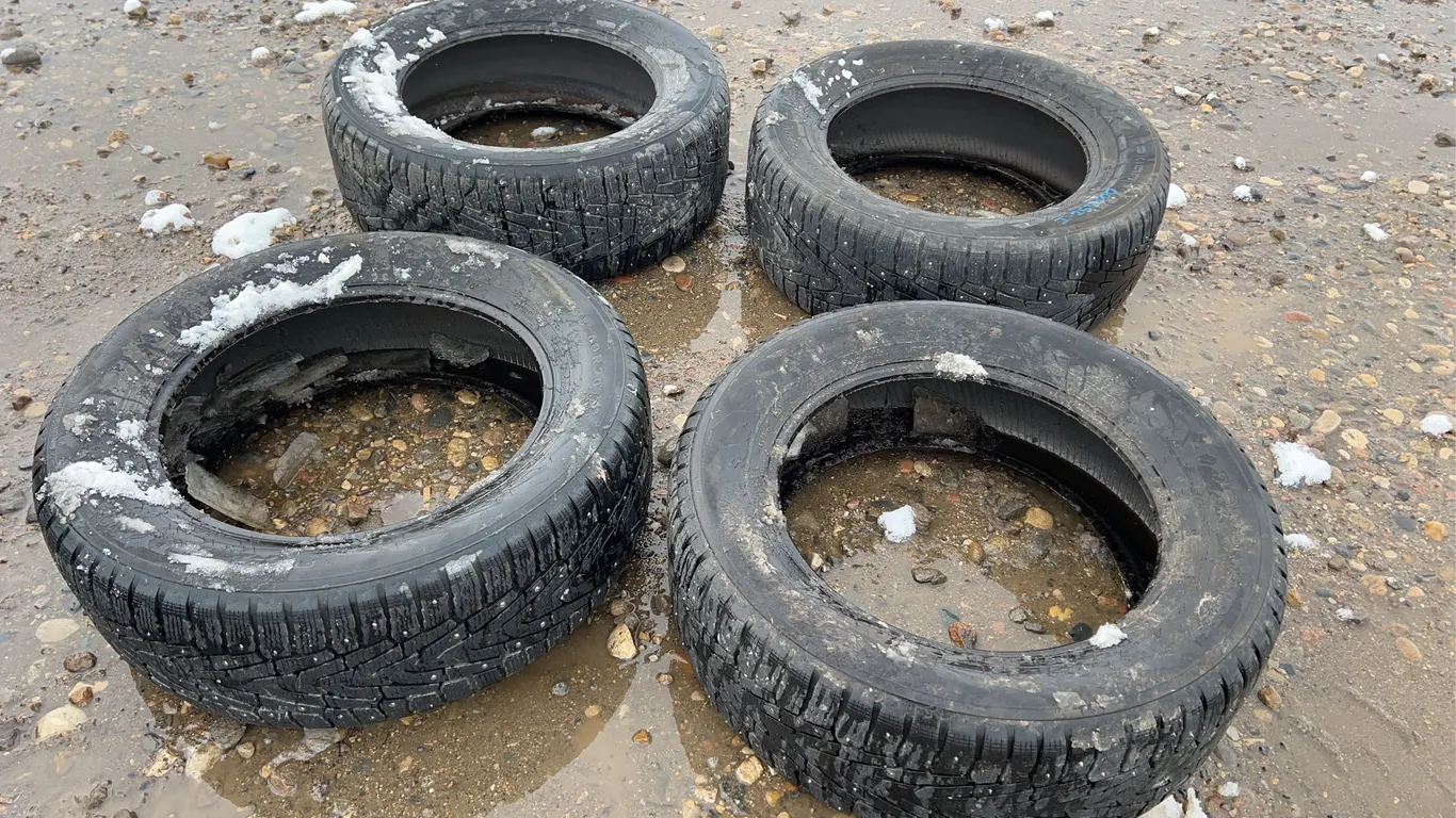 4 - 275/60R20 Tires