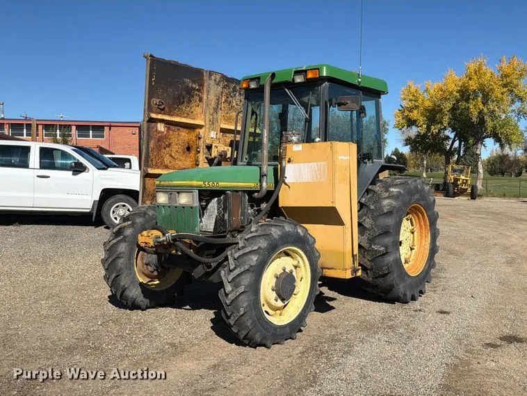 1997 John Deere 5500 MFWD tractor