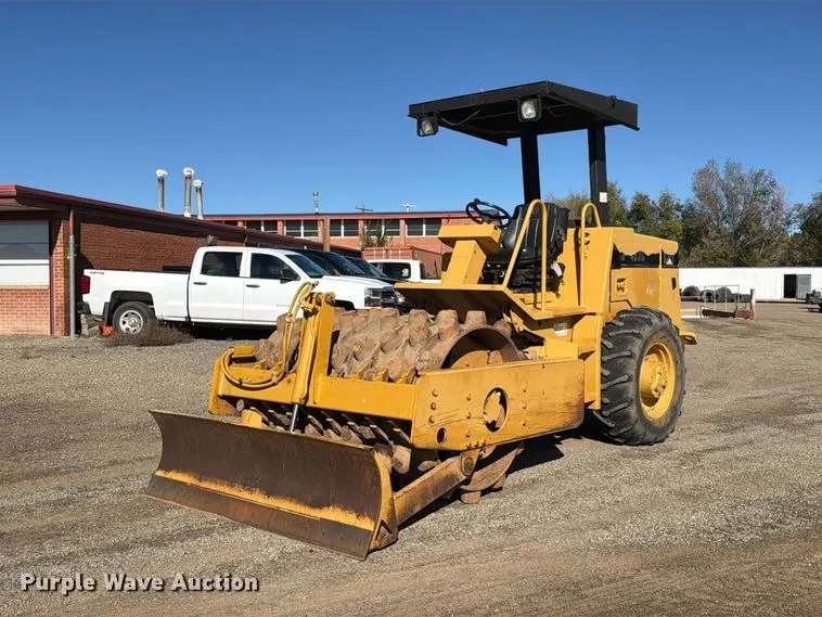 1996 Caterpillar CP-433C single drum vibratory padfoot roller