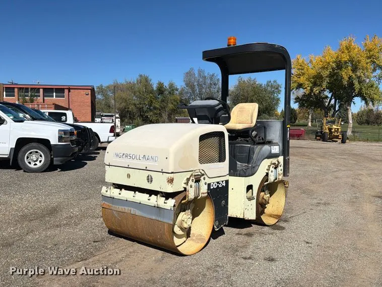 2000 Ingersoll-Rand DD-24 double drum vibratory roller