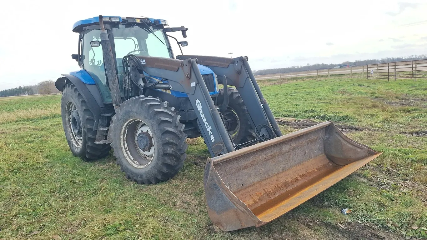 2006 New Holland Tractor