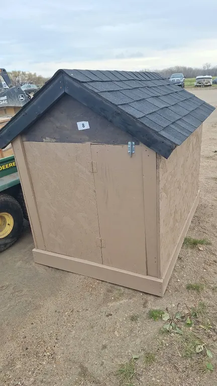 Dog house. 6Ft X 6Ft