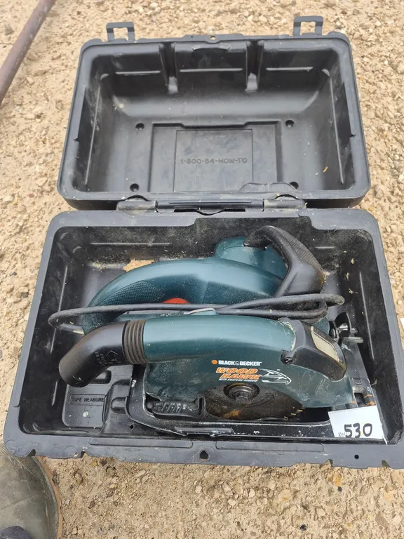 Black and Decker 7 and a quarter saw with case.