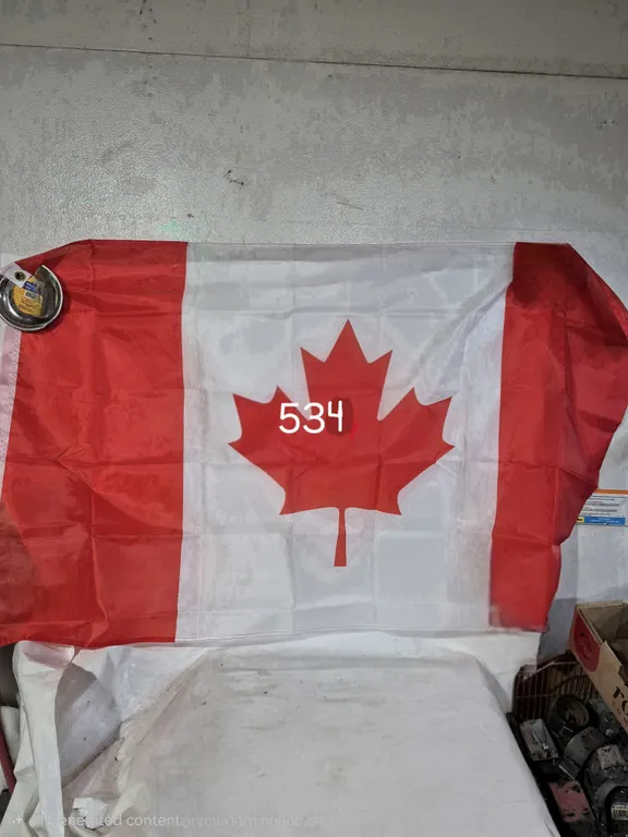 New Canadian flag 5 / 3.