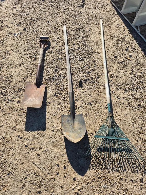 2 shovels and a leaf rake