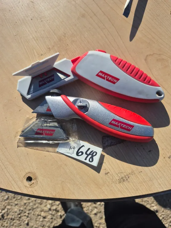 2 maxtex boxcutters