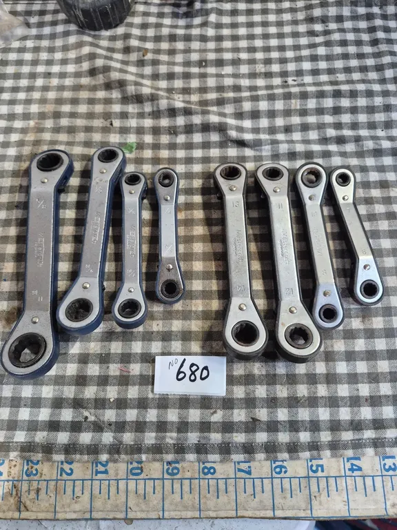 Standard and metric ratcheting wrenches.