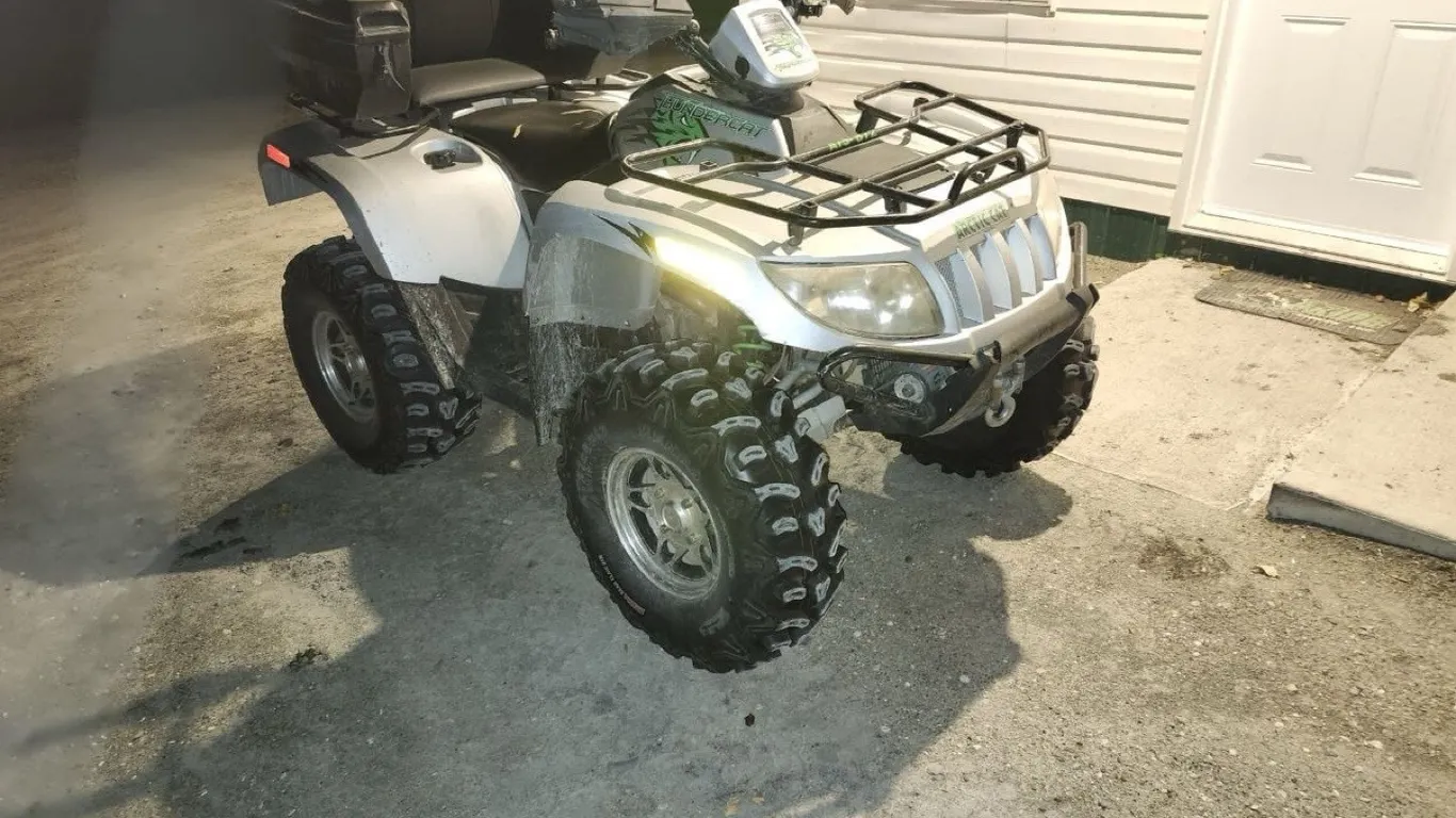 OFFSITE - 2009 Arctic Cat Thundercat 1000 5700 ODO Recent Service 27 Kenda Tires Winch Hand Thumbwarmer 2 Up Seat Great shape mechanically Front Fende