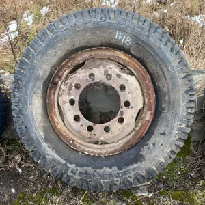 10.00-20 Goodyear tire & rim