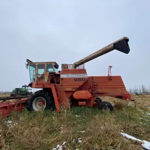 MF 860 Combine c/w 24 ft. Model 9024 header, Batt reel, chopper, runs, SN.1746-13704