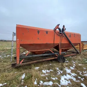 18 ft. Tote tank c/w hyd. Augers, c/w steel skid which is under it