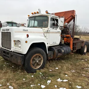 1982 Mack truck, model R685T, Mack engine, 13 spd trans, showing 479,182 & 2851 hrs, PTO c/w Atlas f