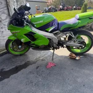 2000 Kawasaki Ninja ZX-9R Motorcycle